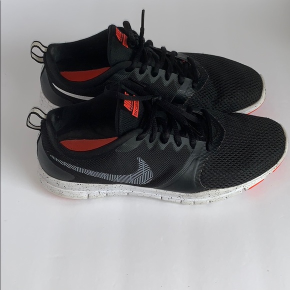 nike flex essential tr burgundy